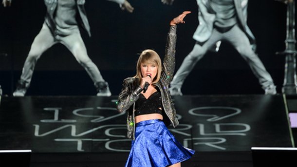 Taylor Swift : écoutez son incroyable mash-up!