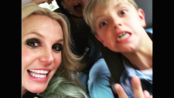Britney Spears: radieuse pour l’anniversaire de ses fils!