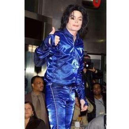 Michael Jackson en dédicace pour la sortie de son album "Invincible" en 2001