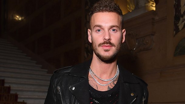 M. Pokora photographié en vacances aux côtés d'un célèbre joueur de football