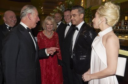 Robbie Williams et Lady Gaga rencontrent la famille royale