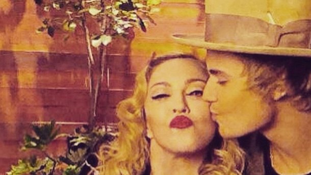 Madonna : un baiser avec Justin Bieber!