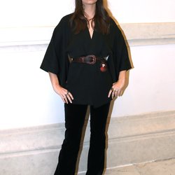 Clara Luciani très chic en total look noir d'inspiration 70's.