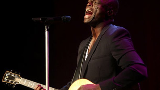 Seal signe pour le concert d’intronisation de Barack Obama