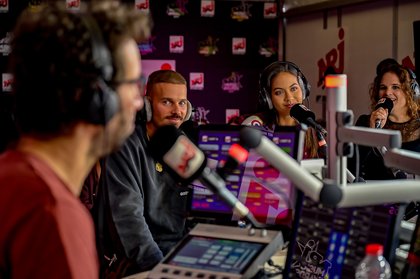 M Pokora et Miss France 2019 - Manu dans le 6/9