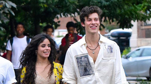 Shawn Mendes pose avec «sa reine» Camila Cabello