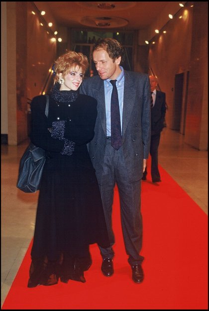 Mylène Farmer tout en noir dans les années 80