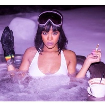 Rihanna : toujours en bikini, même au ski ! 