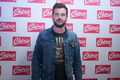 Claudio Capéo prend la pause pour Chérie FM