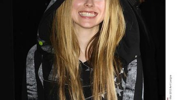 Avril Lavigne fait don d’instruments de musique à un hôpital