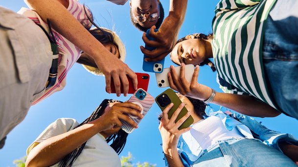Les infos du Réveil Chérie : selon une étude, les réseaux sociaux nous rendent conformistes et ennuyeux