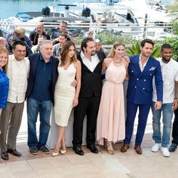Usher et toute l'équipe du film "Hands of Stone" au photocall du 69eme Festival de Cannes