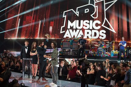 Les Fréro Delavega reçoivent leur prix - NRJ Music Awards 2015