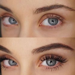On boost la pousse des cils avec une huile végétale naturelle comme l'huile de ricin.