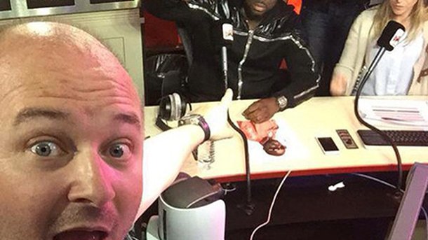 Maître Gims joue sa promotion chez Cauet!