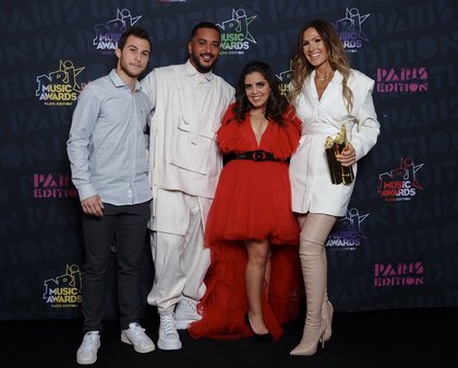 Vitaa & Slimane avec Inès Reg et son mari - Photocall NRJ Music Awards Paris Edition