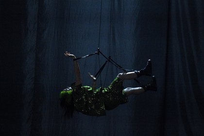 Billie Eilish donne le coup d'envoi de sa tournée "Where Do We Go?" 3