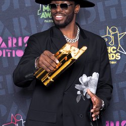 Dadju - Photocall NRJ Music Awards Paris Edition