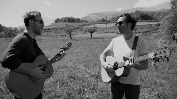Charlie Winston en duo avec Vianney pour son nouveau single "Shifting Paradigms"