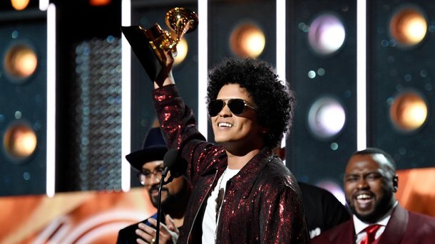 Les similitudes troublantes entre Bruno Mars et Michael Jackson