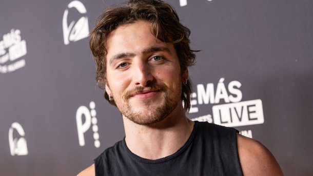 Un an après "American Heart", Benson Boone annonce son nouveau single, "The Time of My Life"