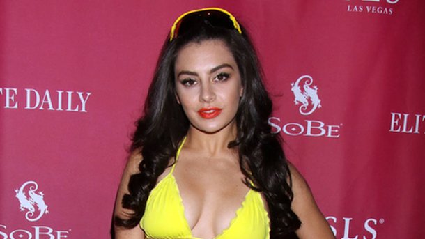 Charli XCX : nue sur Instagram!