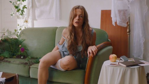 Anouk (Star Academy) dévoile une part de son intimité dans "Ta peau"
