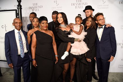 Rihanna et sa famille au Diamond Ball, septembre 2017