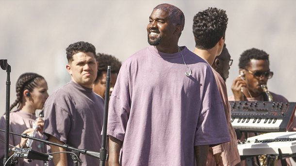Kanye West dévoile son nouveau hit «Water» pendant sa messe à Coachella