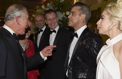 Robbie Williams et Lady Gaga rencontrent la famille royale