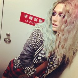 Kesha: J'ai trouvé cette veste dans une nouvelle friperie. Je veux être enterré avec !