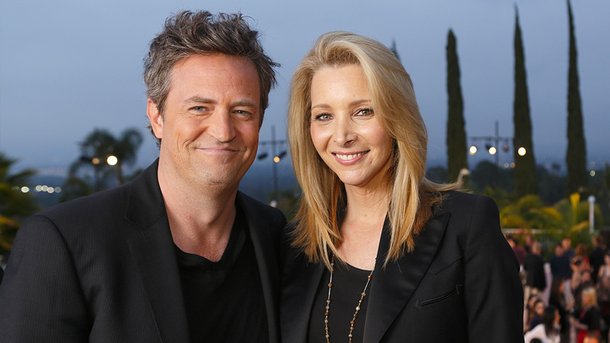 «Friends»: Lisa Kudrow admet regarder à nouveau la série en souvenir de Matthew Perry