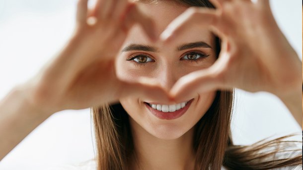 Le Top du Réveil Chérie : Top 3 des choses qu’un homme regarde en premier chez une femme