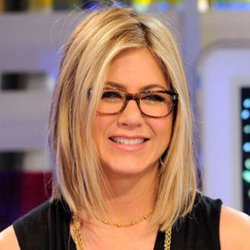 Jennifer Aniston avec des lunettes