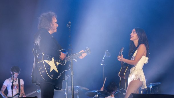 "Friday I'm in Love" de The Cure : revivez la performance live de Robert Smith et Olivia Rodrigo