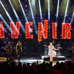 Louane sur scène - NRJ Music Awards 2015