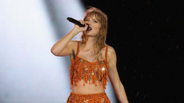 Pourquoi Taylor Swift défend une fan en plein concert ?