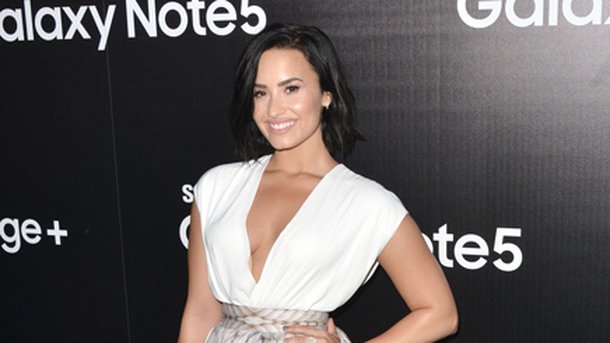 Demi Lovato : élégante et sexy pour un gala à Los Angeles