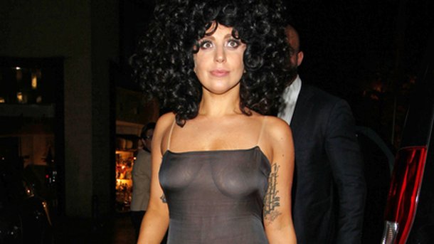Lady Gaga : elle ose la robe transparente en Belgique!
