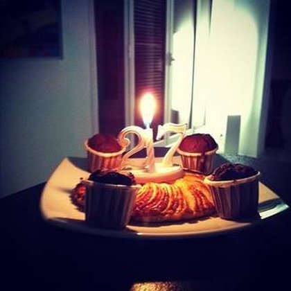 Le gateau d'anniversaire de M Pokora: "Hehe! On y est...27 piges#26 septembre 85:)"