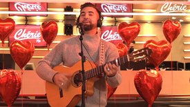 KENDJI reprend en espagnol "The Power of Love" de Céline Dion en live dans Le Réveil Chérie