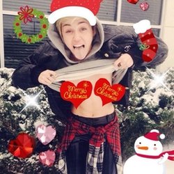Miley Cyrus fête déjà Noël !