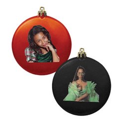 Beyoncé sort des boules de noël à son effigie