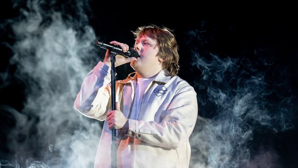 Lewis Capaldi dévoile le déchirant titre « Wish You The Best »