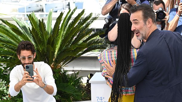 «OSS 117»: quand Pierre Niney et Jean Dujardin font les pitres pour le photocall à Cannes