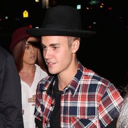 Justin Bieber arrive au club "The Nice Guy"