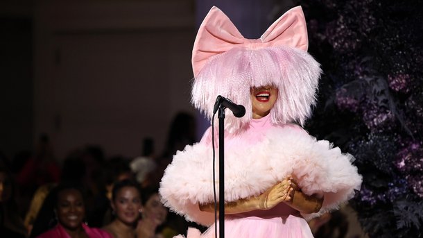 Sia signe un retour explosif avec « Gimme Love »