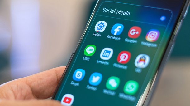 Les infos du Réveil Chérie : Passer entre 15 et 60 minutes sur les réseaux sociaux rendrait meilleur en orthographe