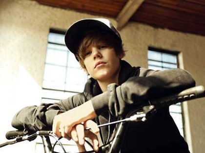 Justin Bieber annonce la date de sortie de Unplugged acoustic