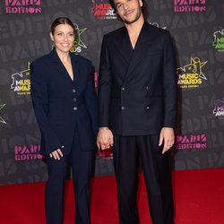 Amir et sa femme - Tapis Rouge NRJ Music Awards Paris Edition